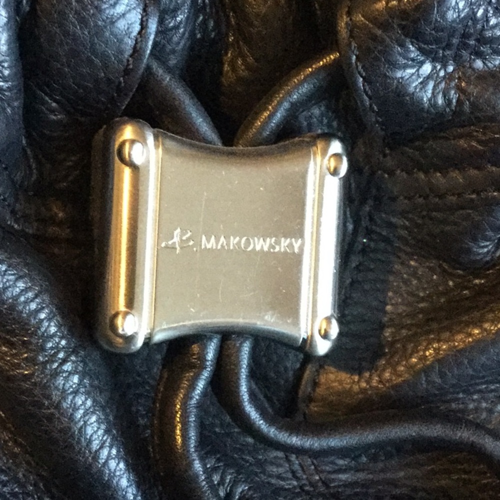 B. Makowsky genuine leather purse